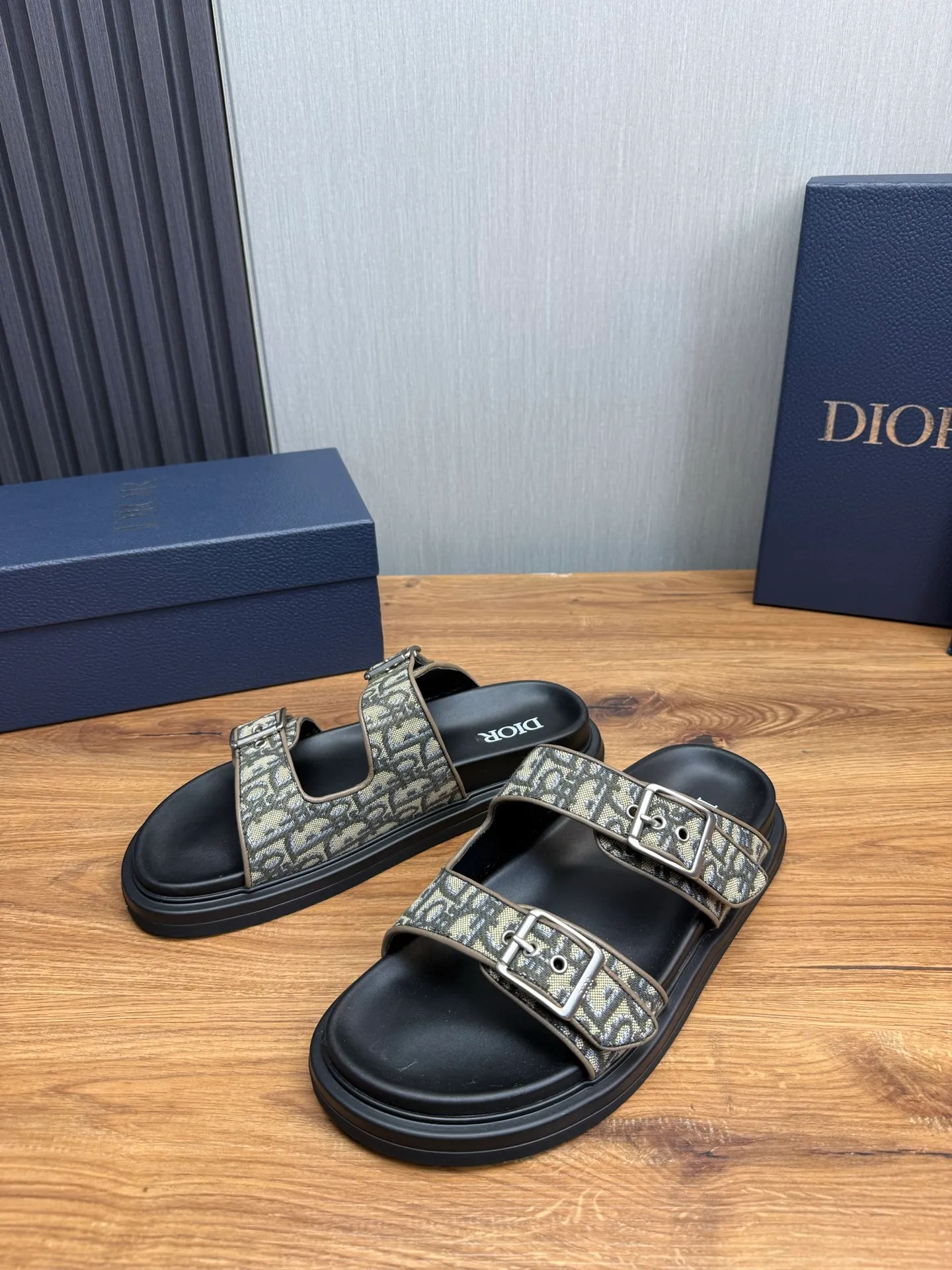 Men's shoes 💰300💰 Dior. Men's slippers 🩴Official website 1:1 production 38-45 yards 45 46 🉑️Customized original material shipped✅
